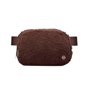Lululemon Everywhere 2L Belt Bag Women's One Size Lg Fleece Brown Fanny Pack